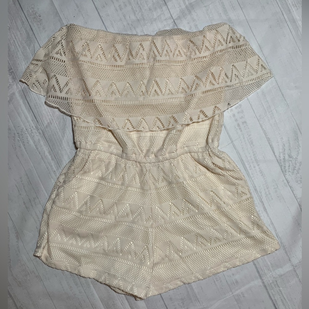 GB Girls Sleeveless Crochet Romper. Cream. Size S.